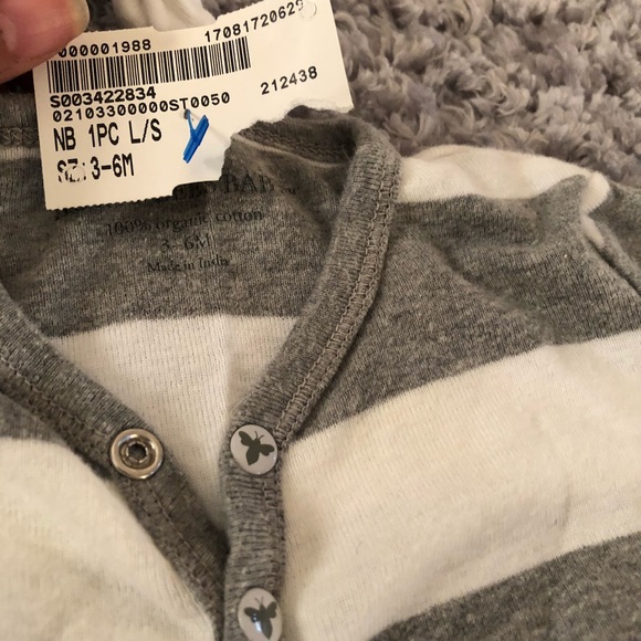 Infant Burt’s Bee sleeper with hat - Picture 5 of 5